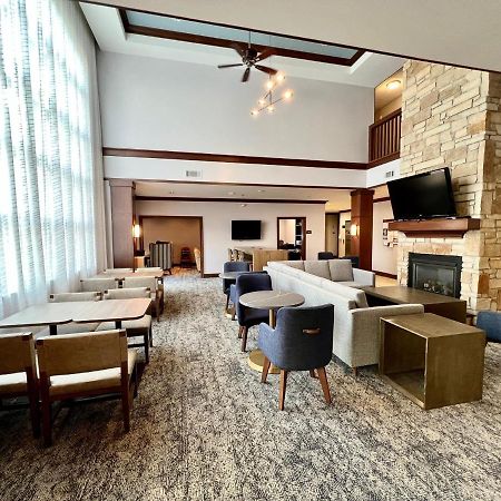 Staybridge Suites Milwaukee West-Oconomowoc By Ihg Bagian luar foto