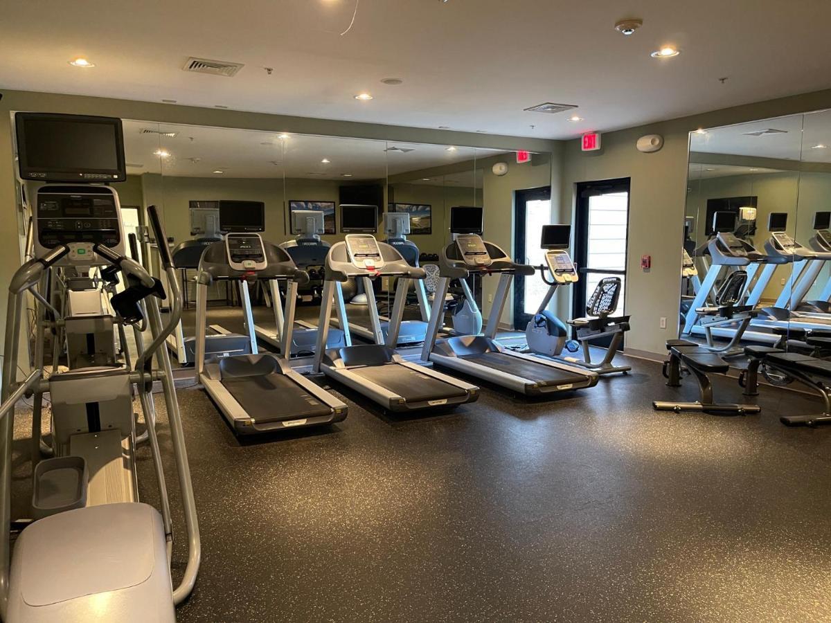 Staybridge Suites Milwaukee West-Oconomowoc By Ihg Bagian luar foto