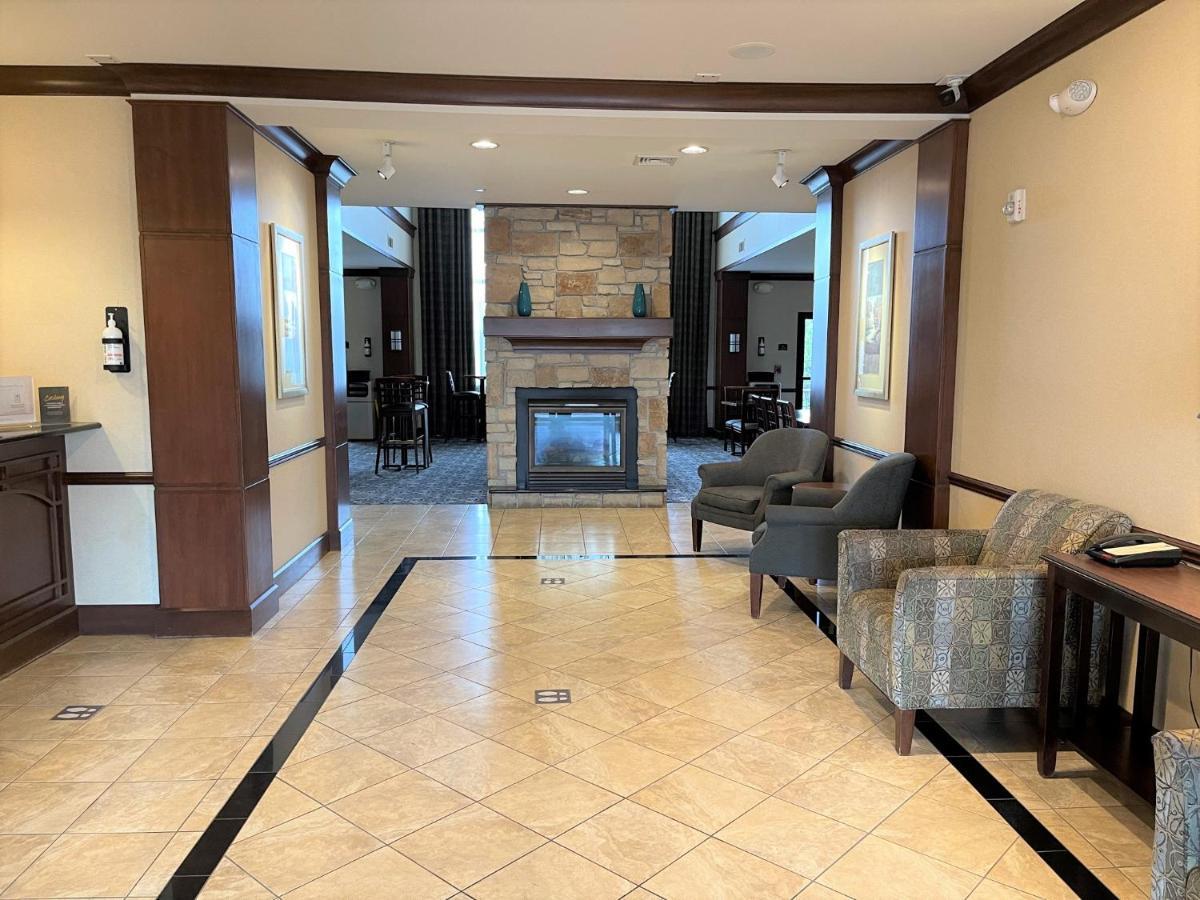 Staybridge Suites Milwaukee West-Oconomowoc By Ihg Bagian luar foto