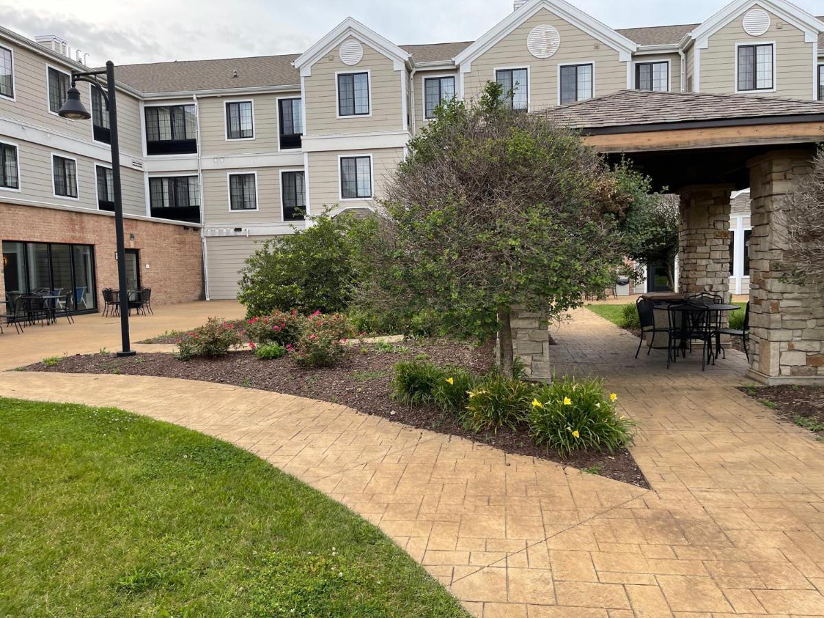 Staybridge Suites Milwaukee West-Oconomowoc By Ihg Bagian luar foto