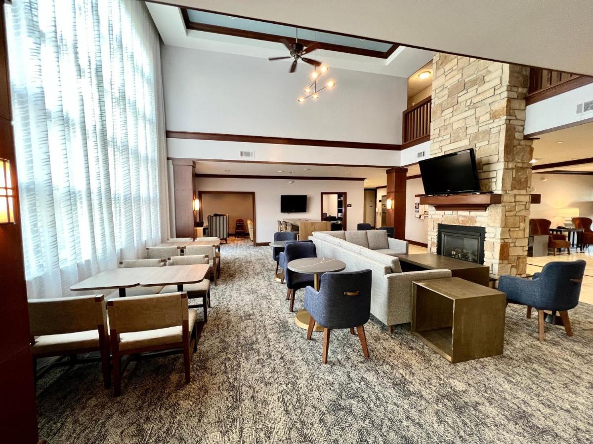 Staybridge Suites Milwaukee West-Oconomowoc By Ihg Bagian luar foto
