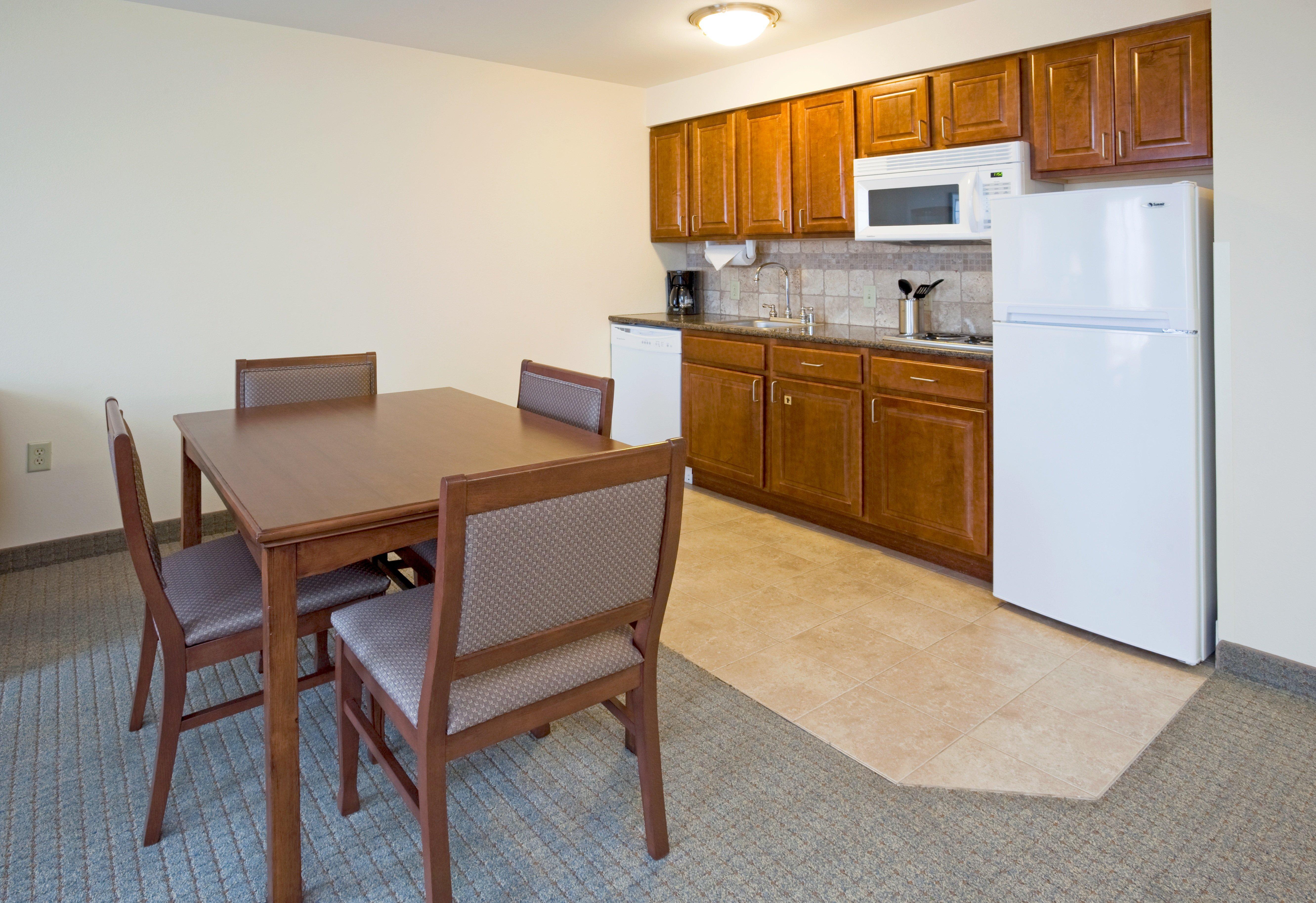 Staybridge Suites Milwaukee West-Oconomowoc By Ihg Bagian luar foto