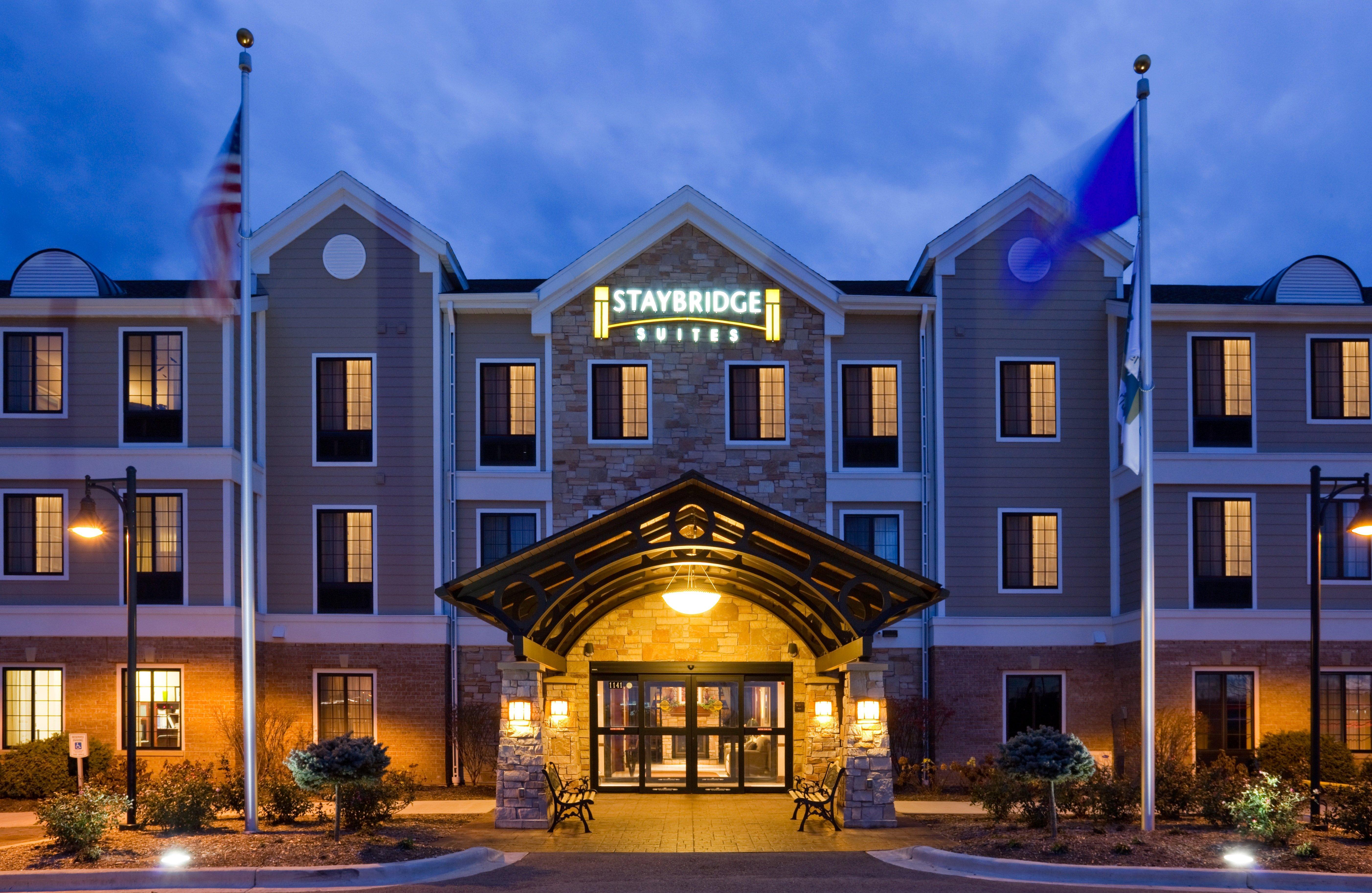 Staybridge Suites Milwaukee West-Oconomowoc By Ihg Bagian luar foto