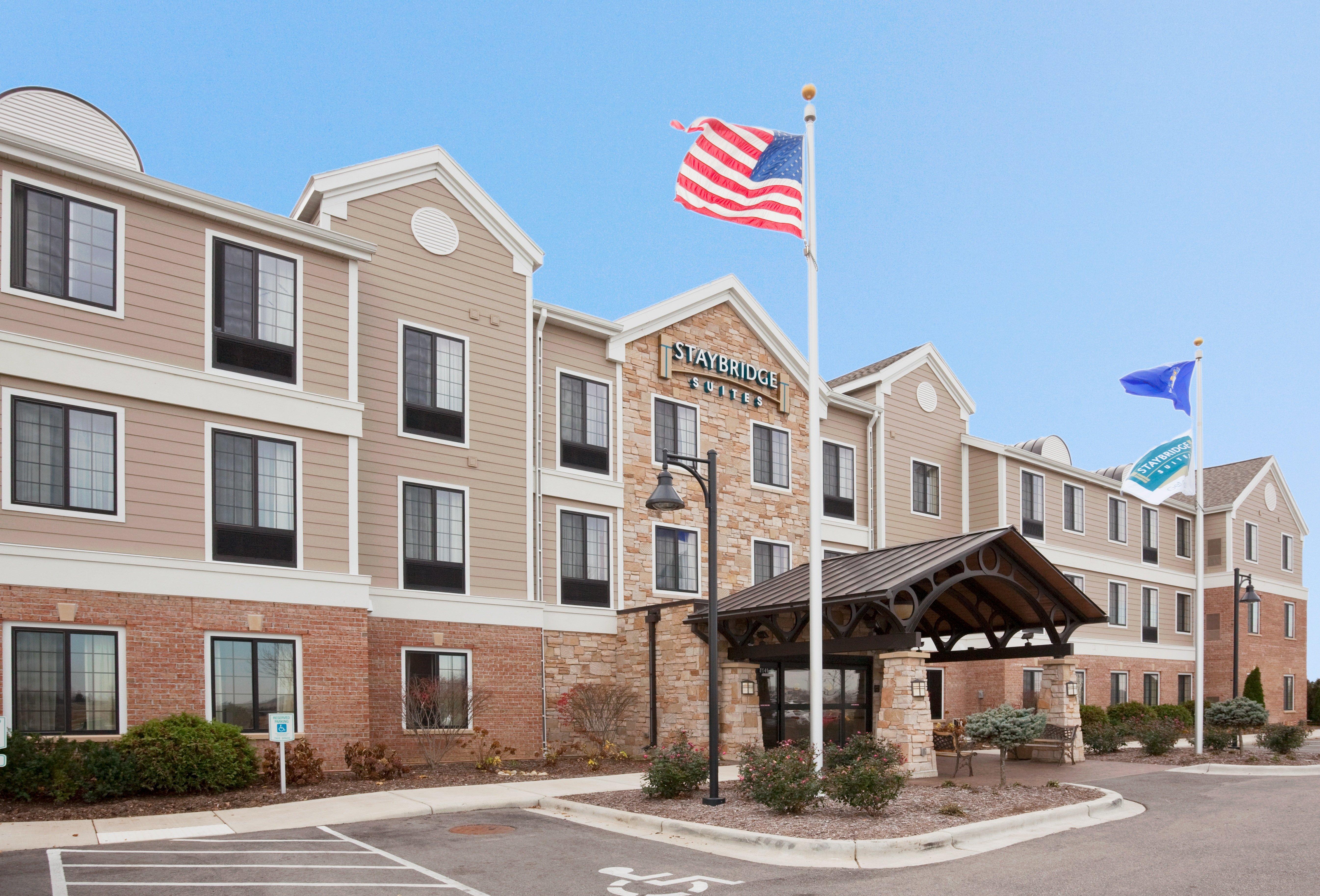 Staybridge Suites Milwaukee West-Oconomowoc By Ihg Bagian luar foto