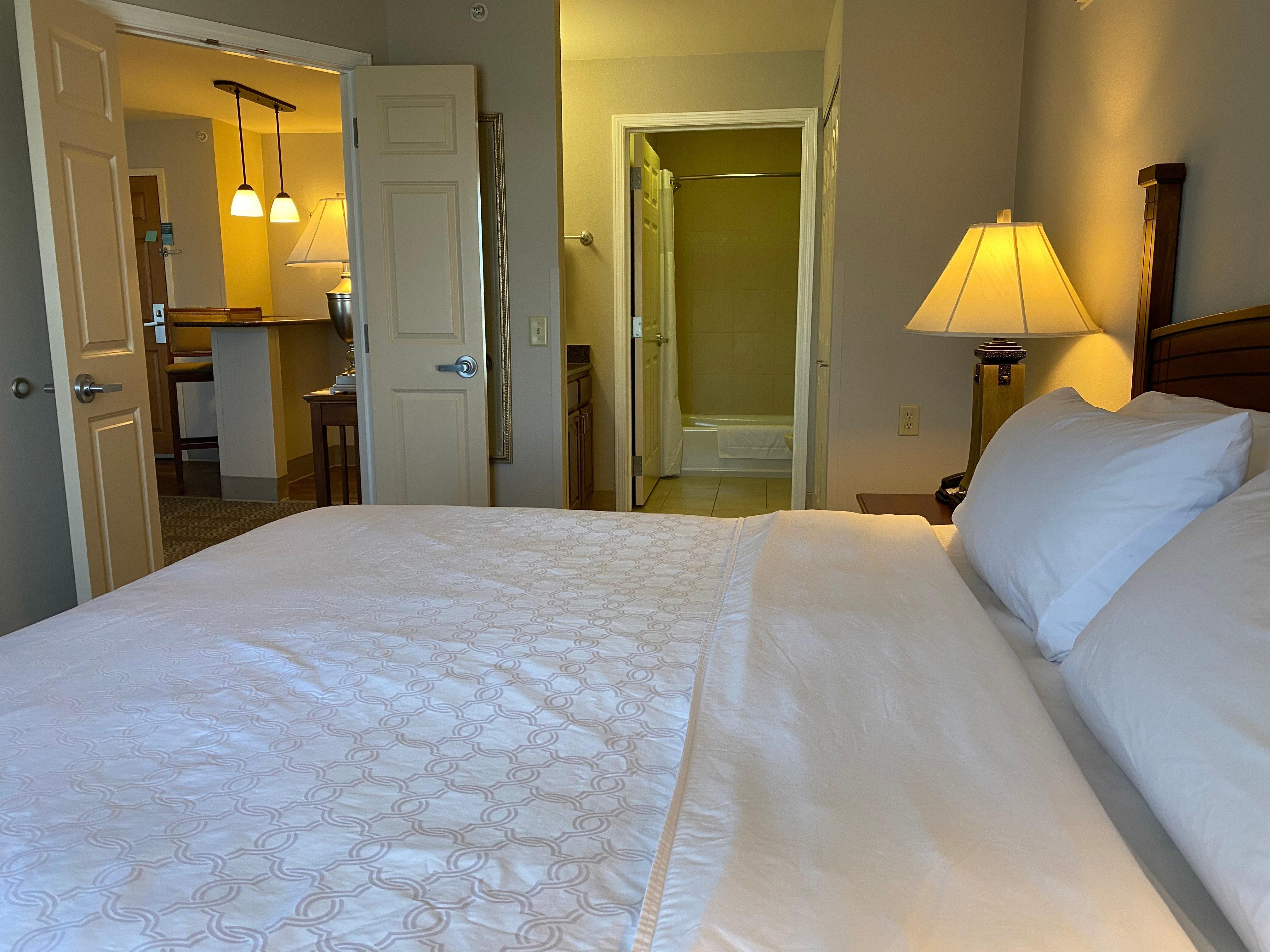 Staybridge Suites Milwaukee West-Oconomowoc By Ihg Bagian luar foto
