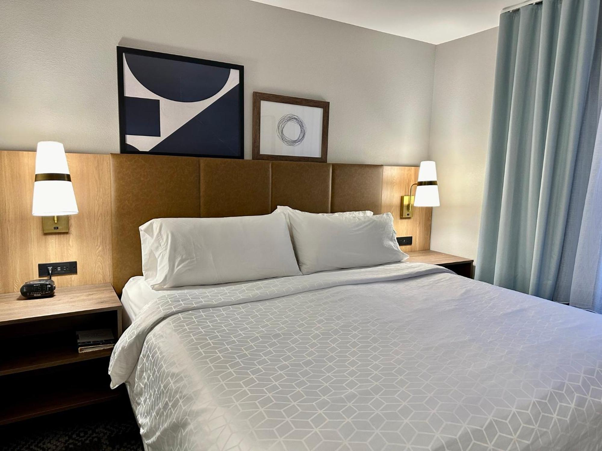 Staybridge Suites Milwaukee West-Oconomowoc By Ihg Bagian luar foto