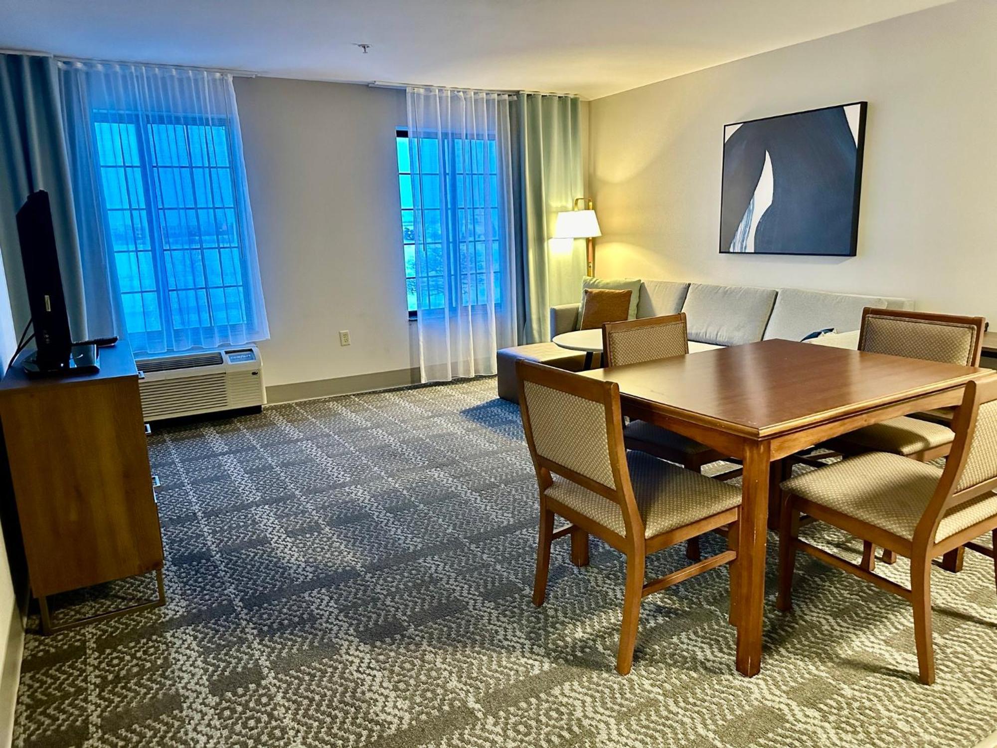 Staybridge Suites Milwaukee West-Oconomowoc By Ihg Bagian luar foto