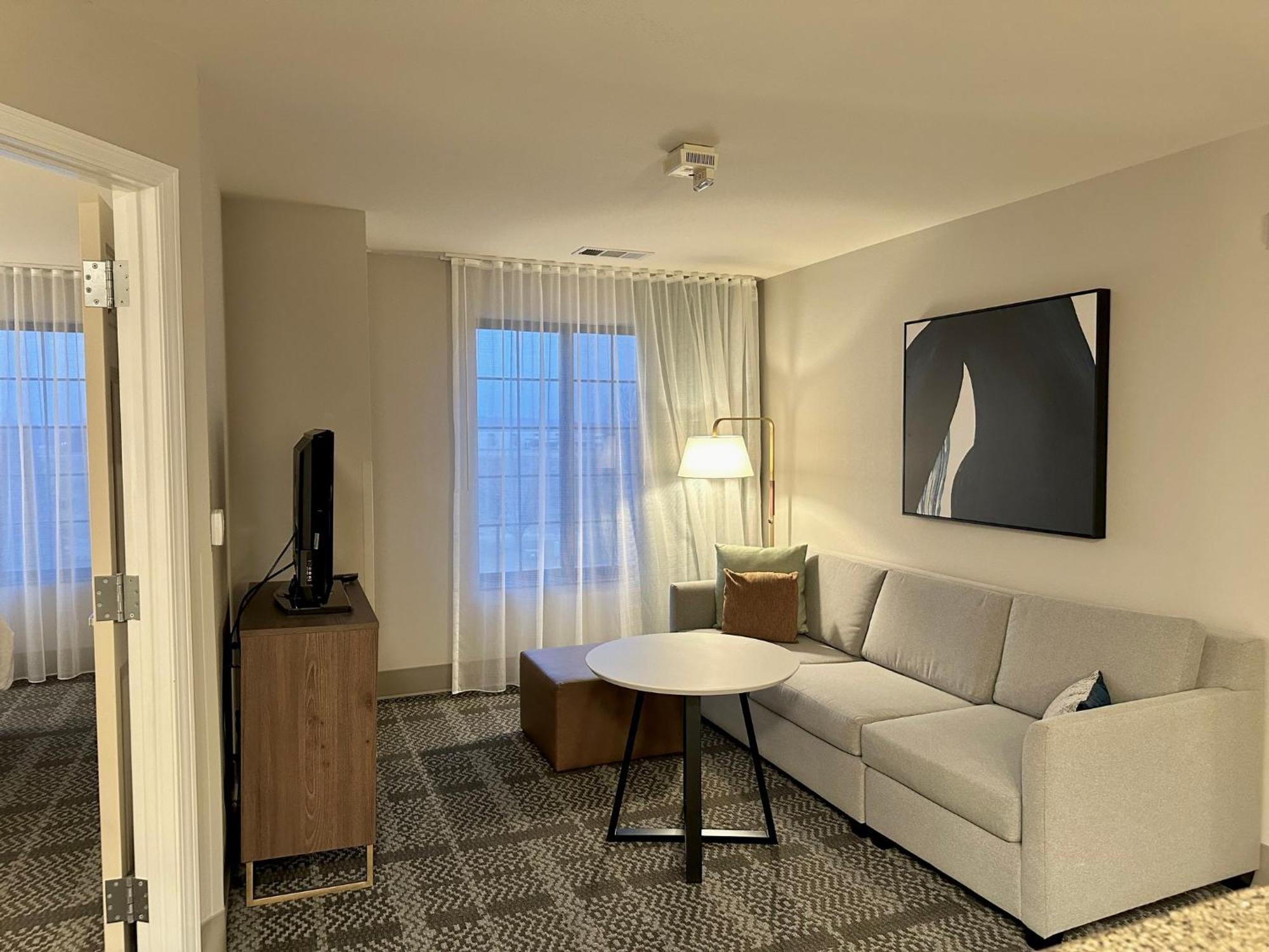 Staybridge Suites Milwaukee West-Oconomowoc By Ihg Bagian luar foto