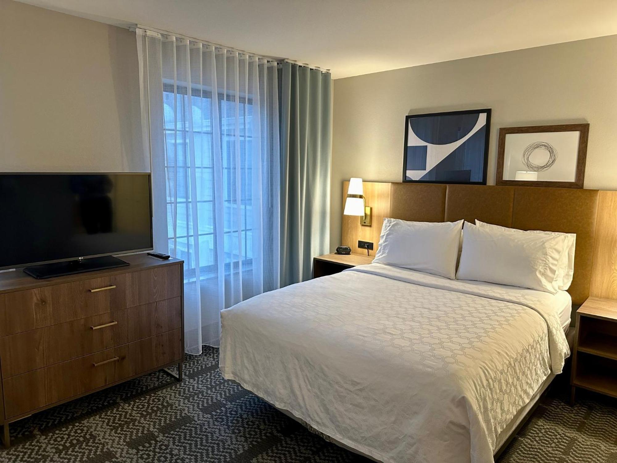 Staybridge Suites Milwaukee West-Oconomowoc By Ihg Bagian luar foto