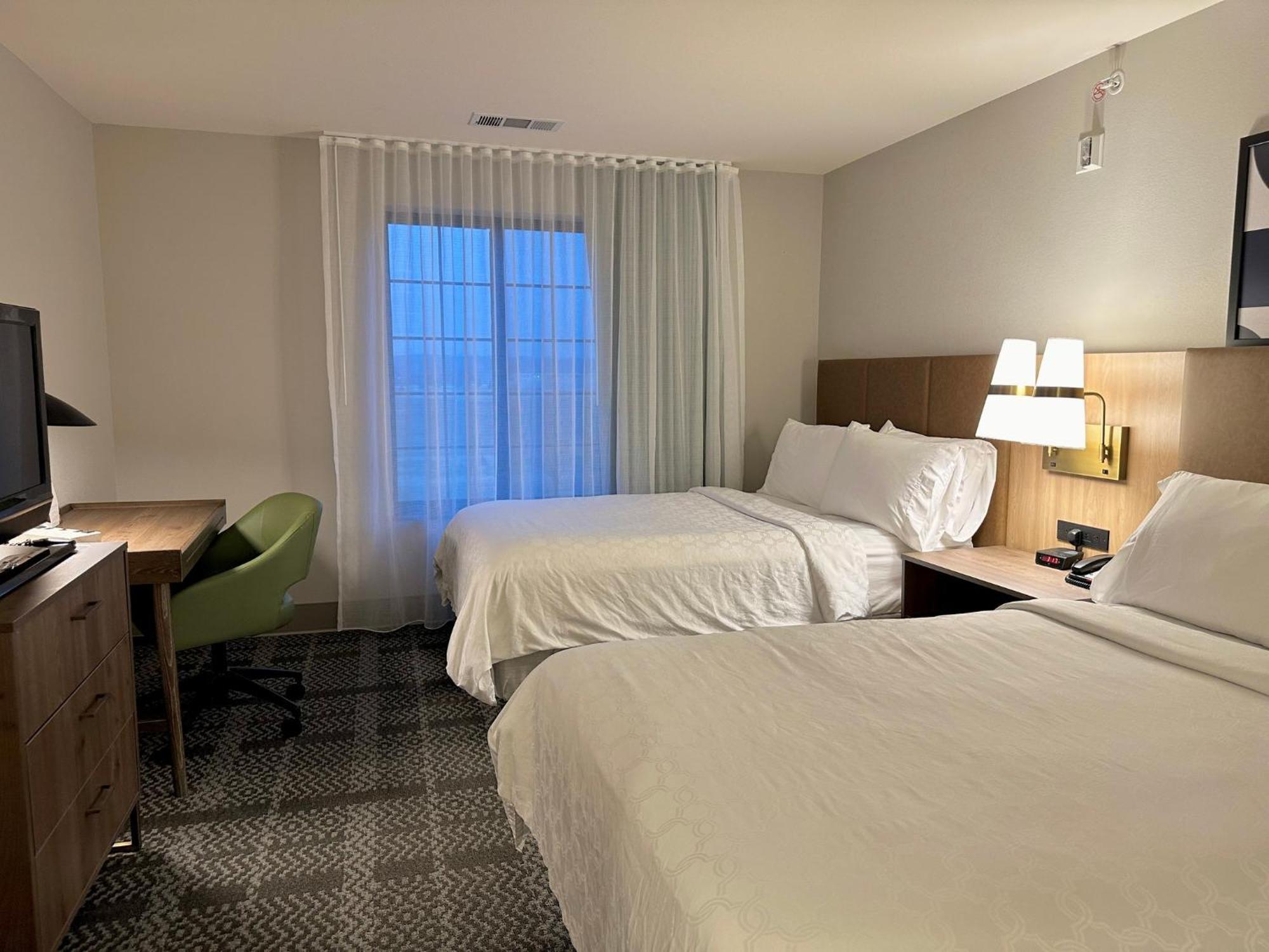 Staybridge Suites Milwaukee West-Oconomowoc By Ihg Bagian luar foto