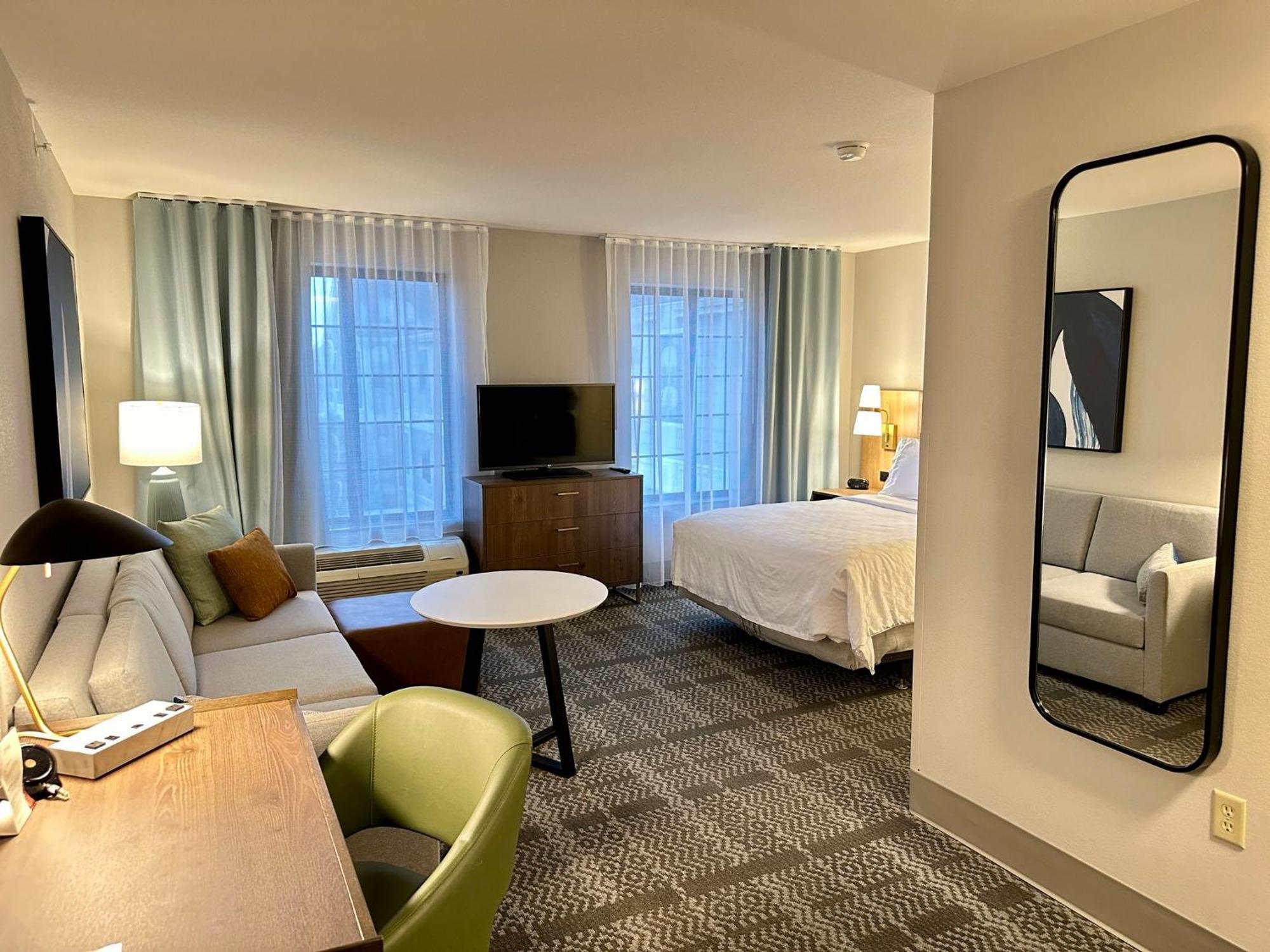 Staybridge Suites Milwaukee West-Oconomowoc By Ihg Bagian luar foto