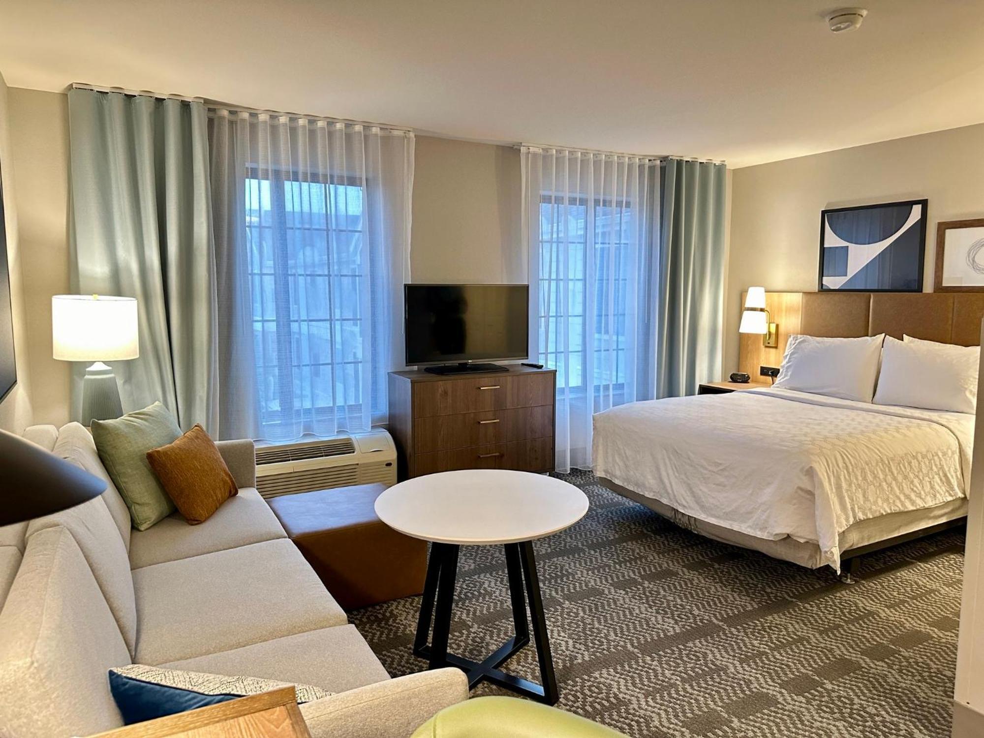 Staybridge Suites Milwaukee West-Oconomowoc By Ihg Bagian luar foto