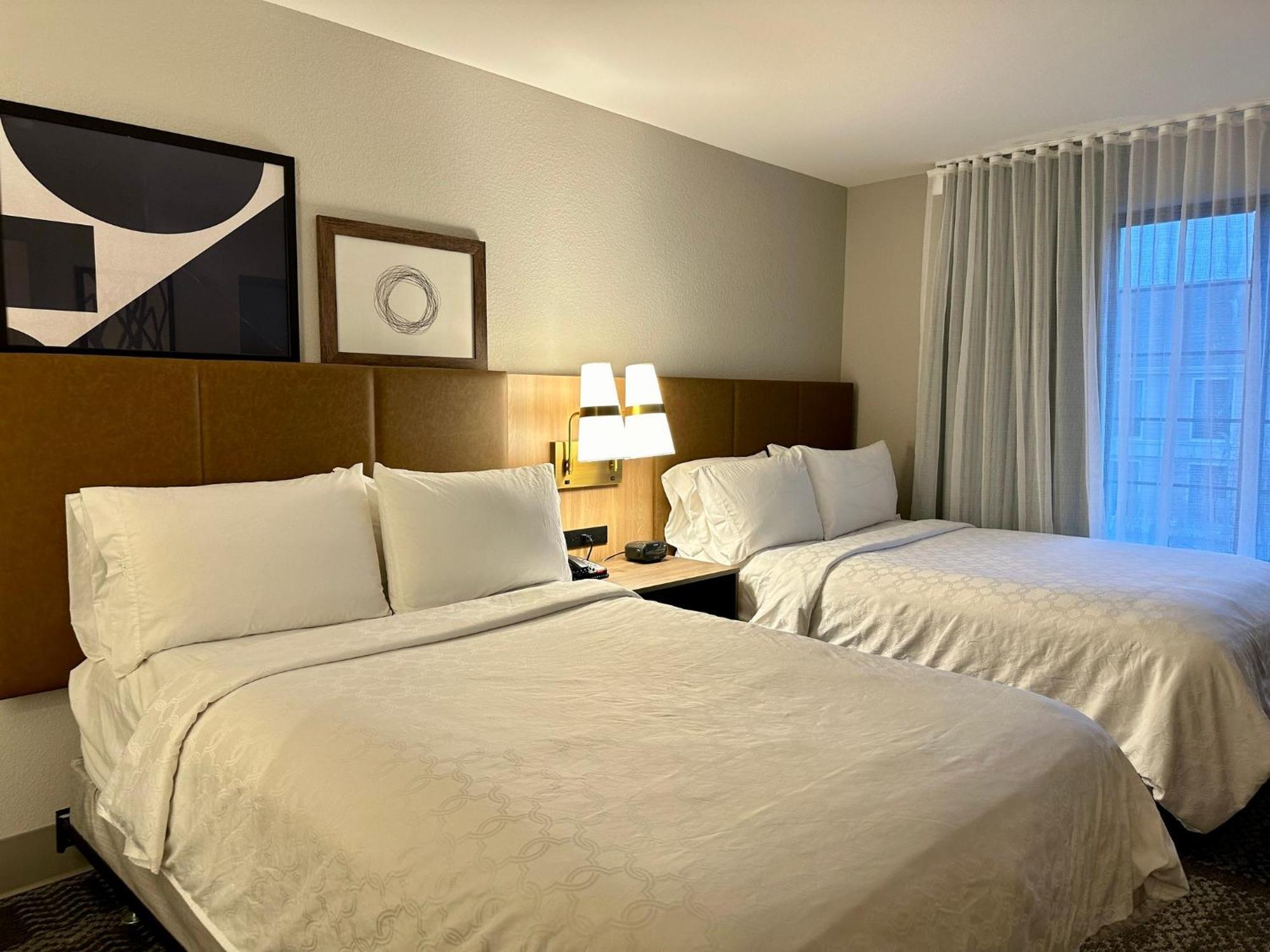 Staybridge Suites Milwaukee West-Oconomowoc By Ihg Bagian luar foto