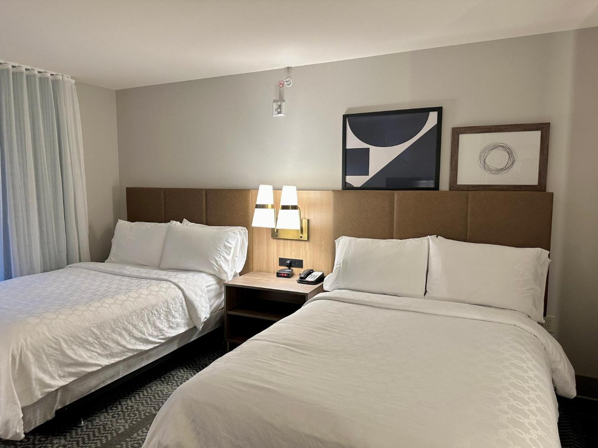 Staybridge Suites Milwaukee West-Oconomowoc By Ihg Bagian luar foto