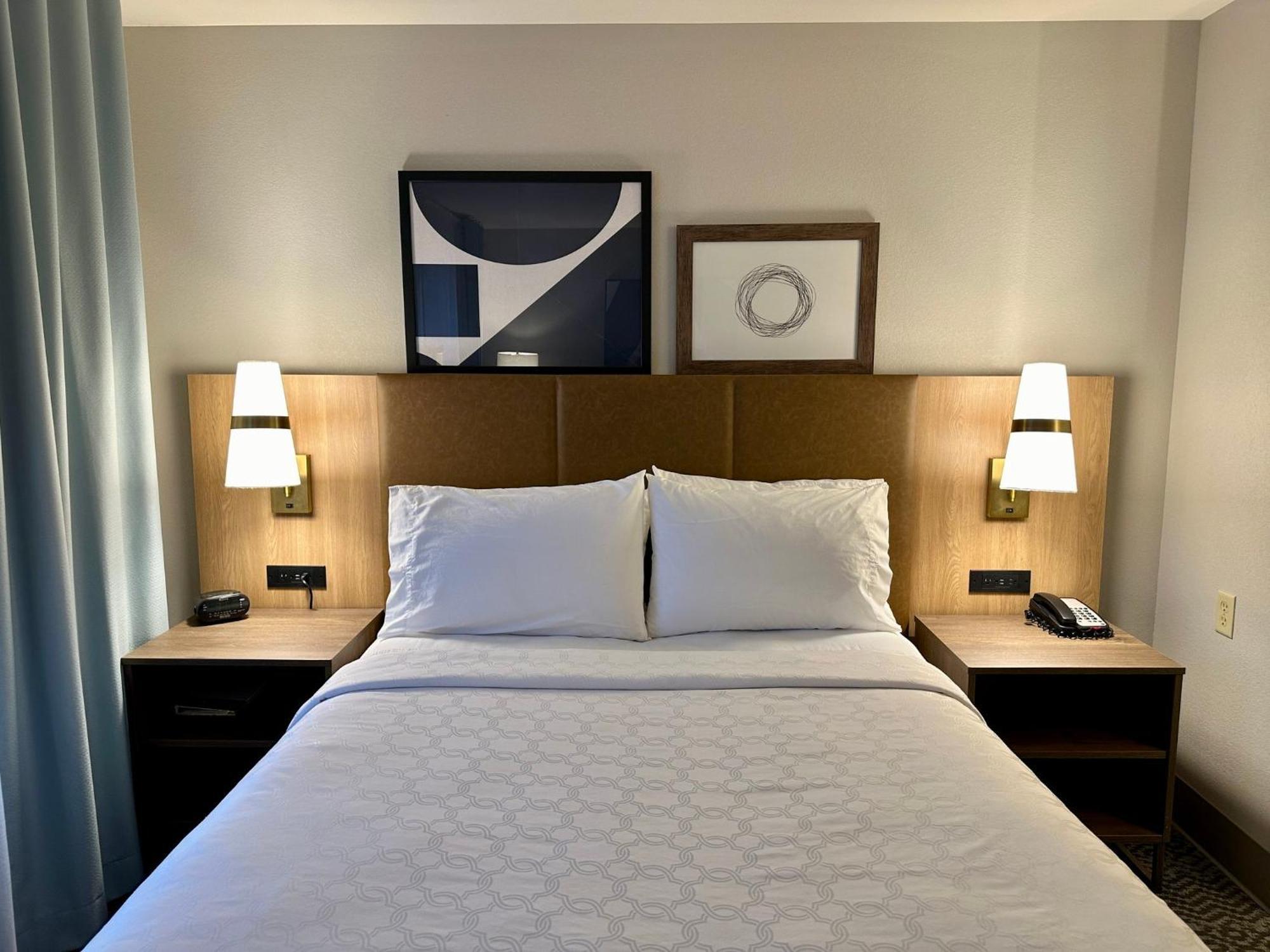 Staybridge Suites Milwaukee West-Oconomowoc By Ihg Bagian luar foto