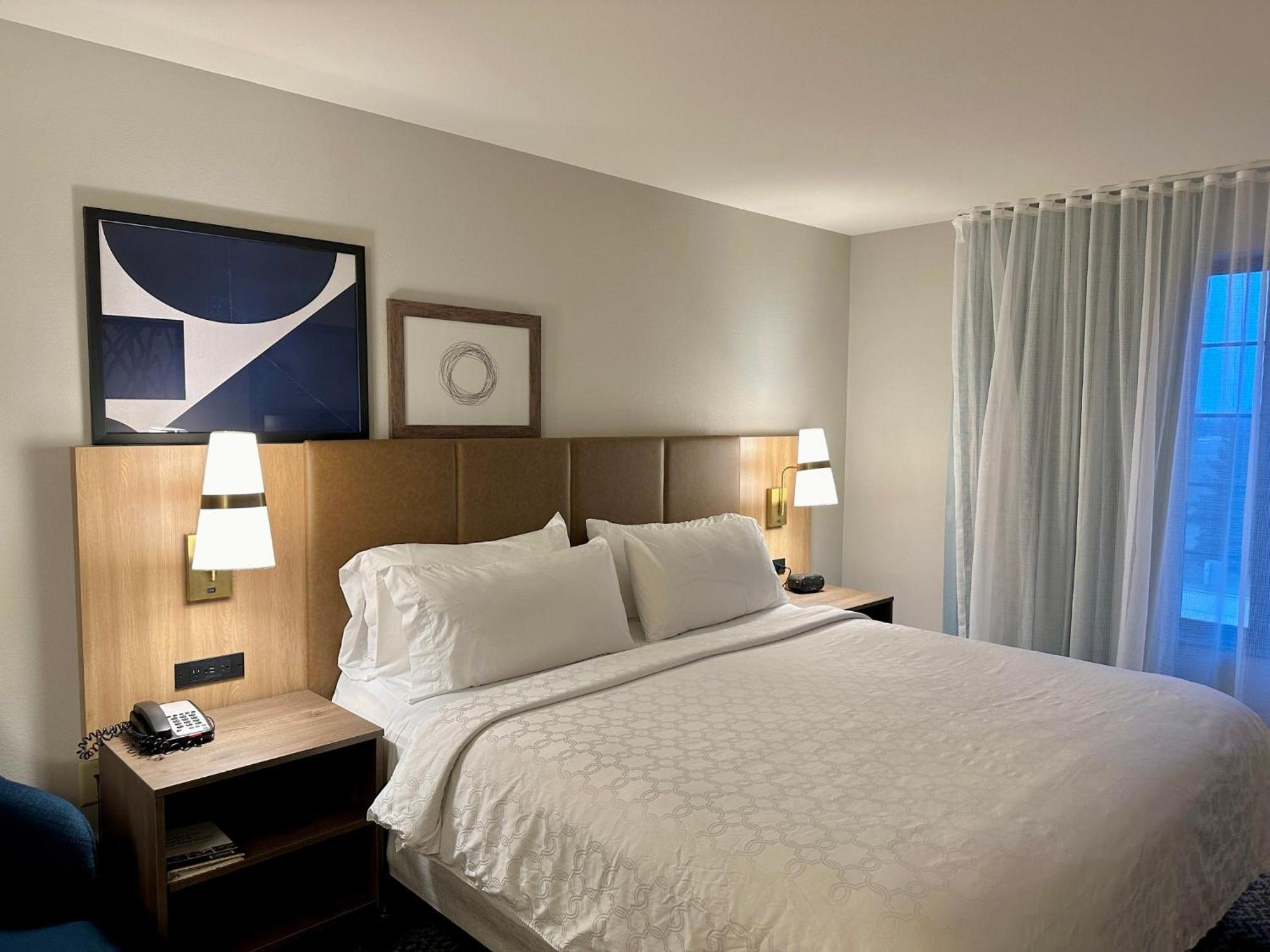 Staybridge Suites Milwaukee West-Oconomowoc By Ihg Bagian luar foto