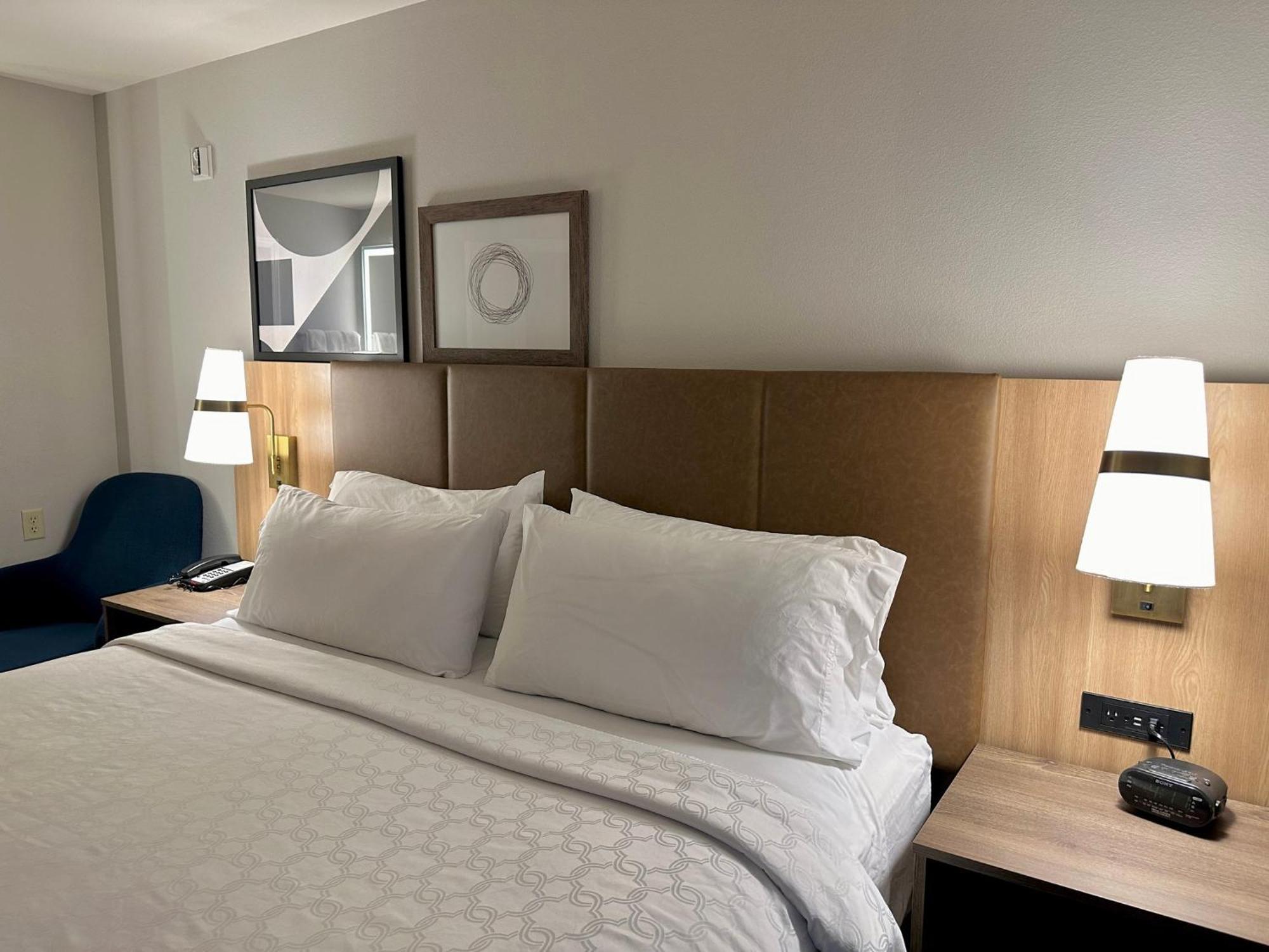 Staybridge Suites Milwaukee West-Oconomowoc By Ihg Bagian luar foto