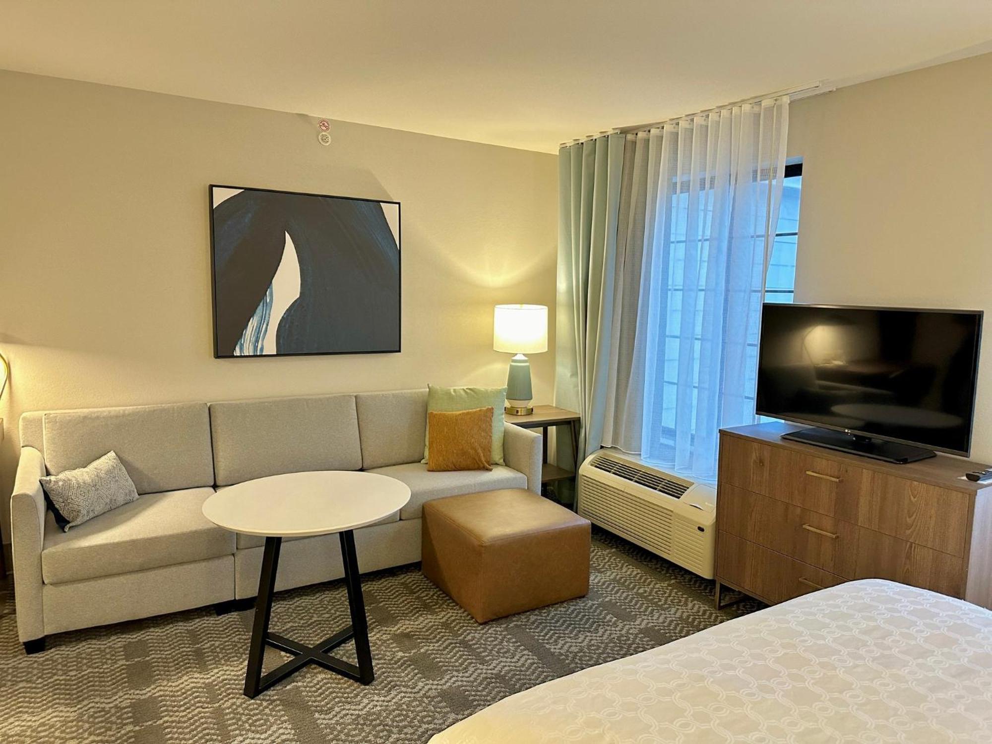 Staybridge Suites Milwaukee West-Oconomowoc By Ihg Bagian luar foto