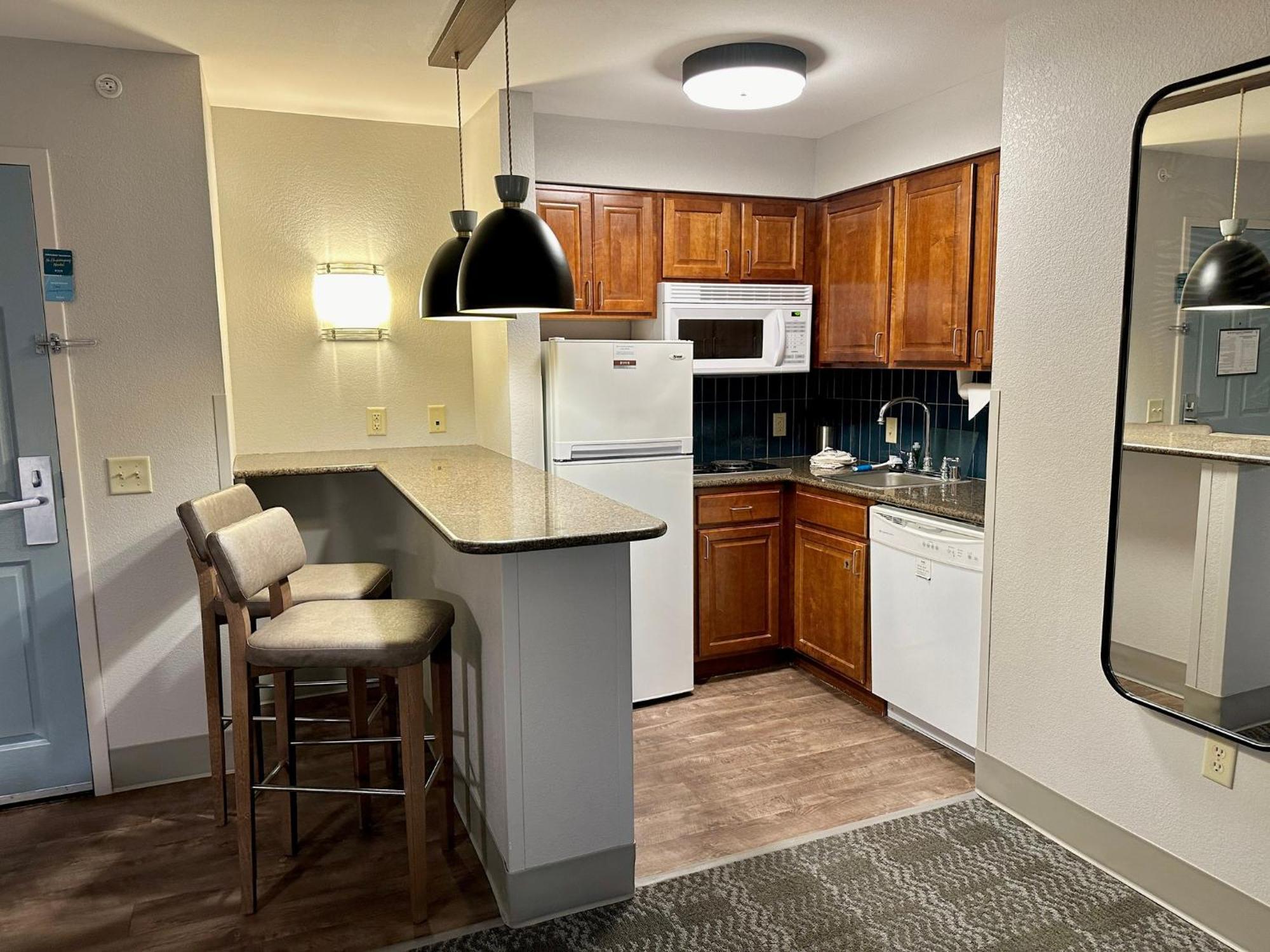 Staybridge Suites Milwaukee West-Oconomowoc By Ihg Bagian luar foto