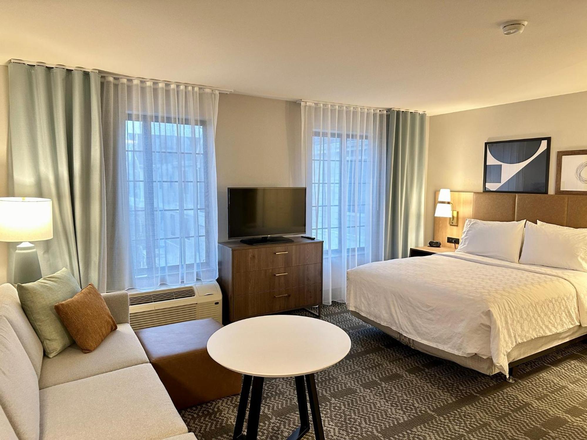Staybridge Suites Milwaukee West-Oconomowoc By Ihg Bagian luar foto