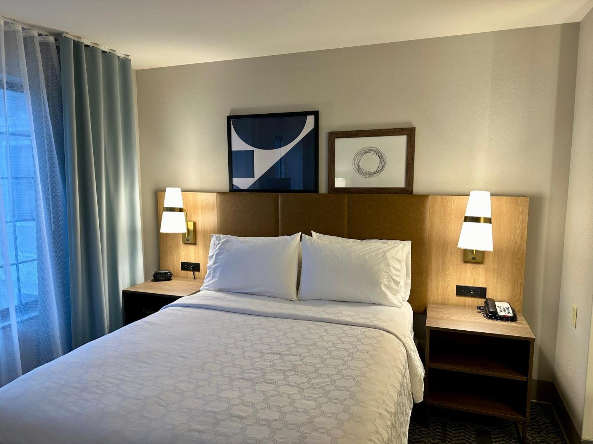 Staybridge Suites Milwaukee West-Oconomowoc By Ihg Bagian luar foto