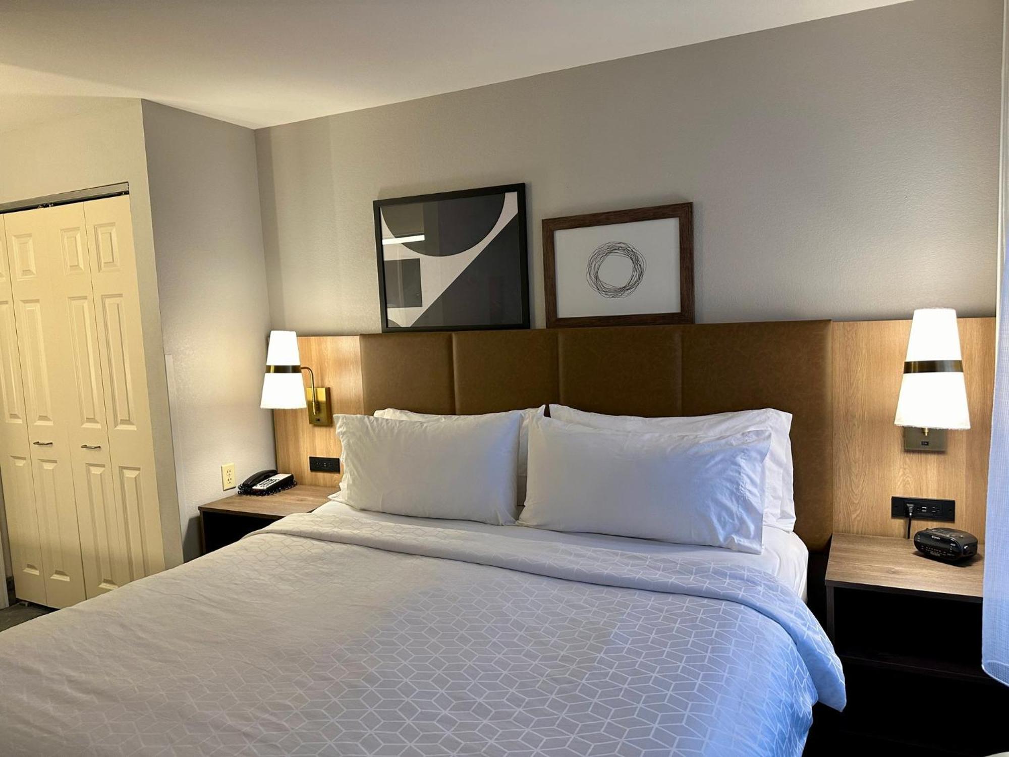 Staybridge Suites Milwaukee West-Oconomowoc By Ihg Bagian luar foto