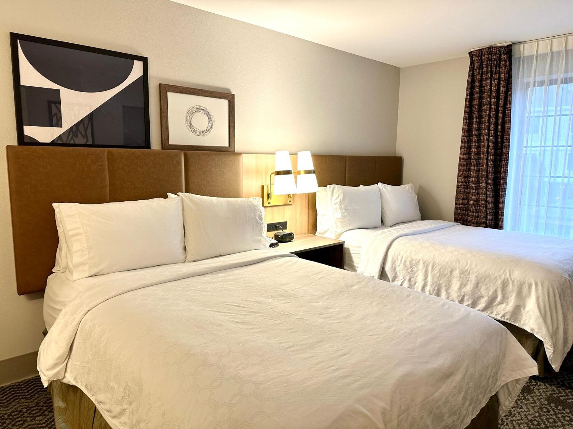 Staybridge Suites Milwaukee West-Oconomowoc By Ihg Bagian luar foto