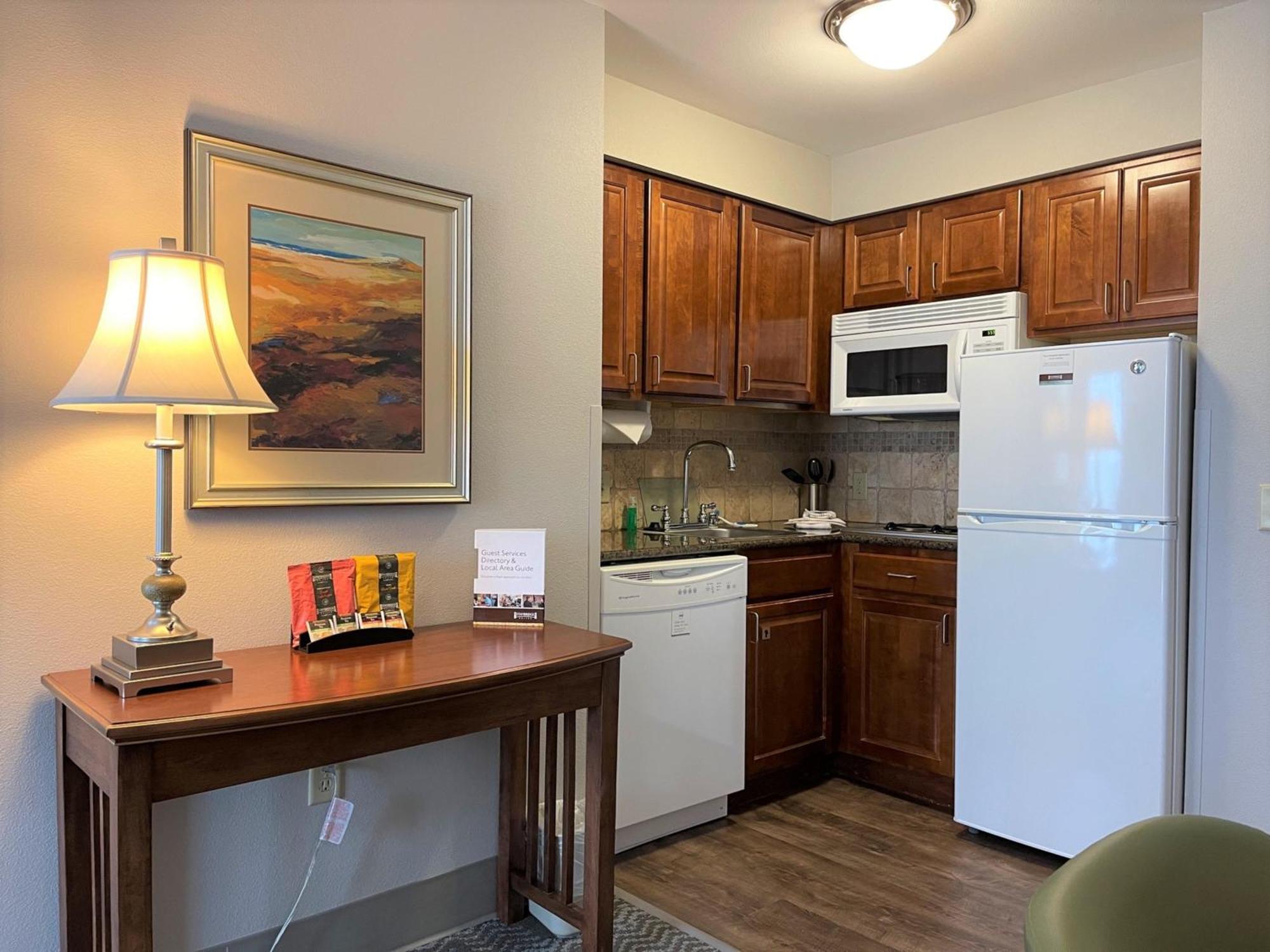 Staybridge Suites Milwaukee West-Oconomowoc By Ihg Bagian luar foto