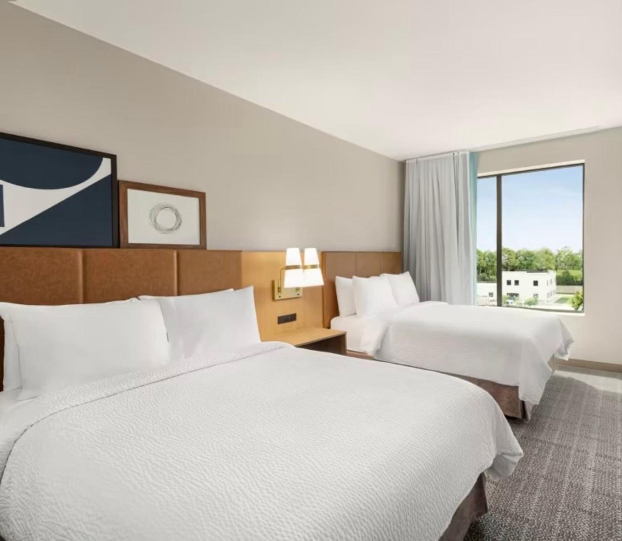 Staybridge Suites Milwaukee West-Oconomowoc By Ihg Bagian luar foto