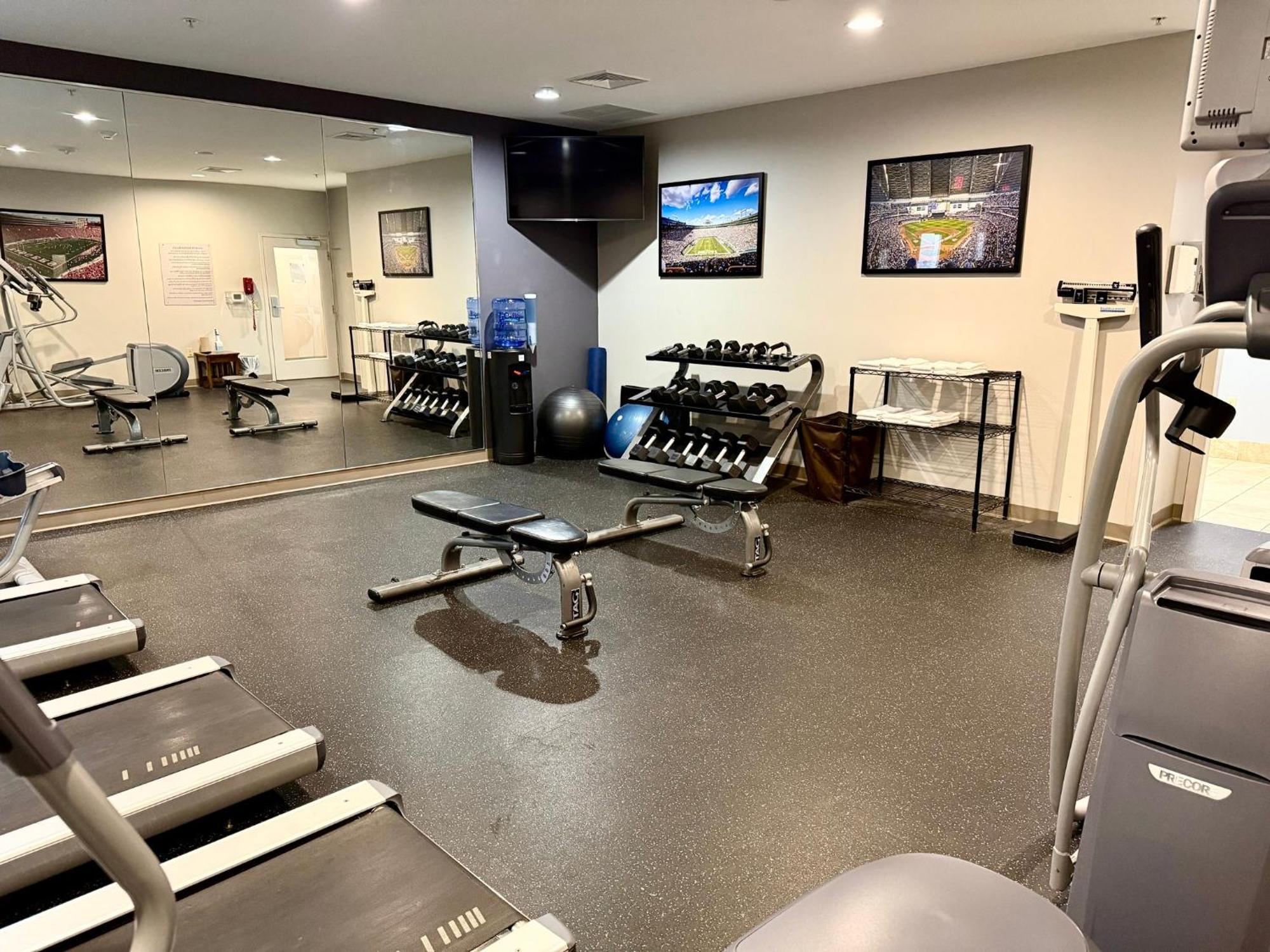 Staybridge Suites Milwaukee West-Oconomowoc By Ihg Bagian luar foto